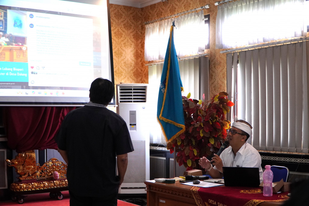 KIM Dalung Evaluasi Berita Medsos Desa bersama Wartawan Senior Bali Post